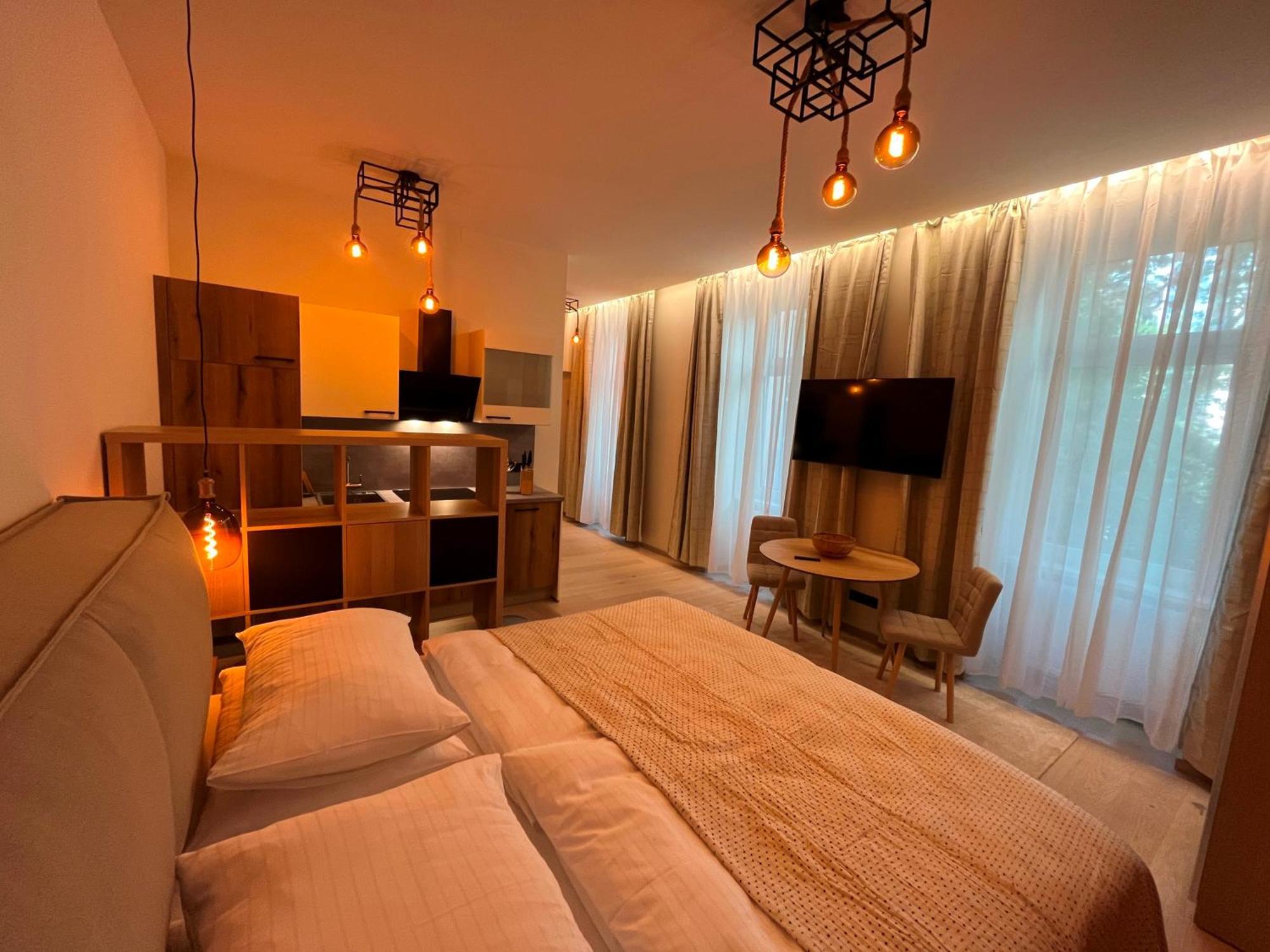 Street Living Hotel - Apartments Wina Bagian luar foto